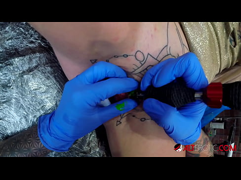 ❤️ Sully Savage mai tsananin jarfa ta yi tattoo a kan kwarin ta ️❌  Jima'i ❌️❤